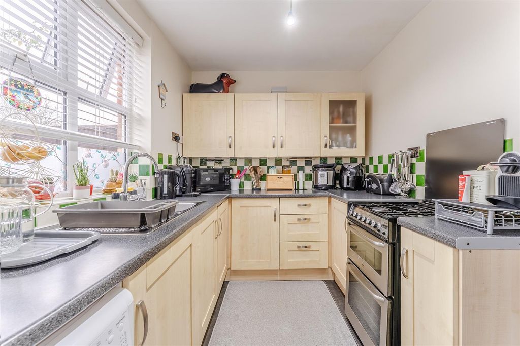 Property photo 3 of 25 Kitchen/Dining Room