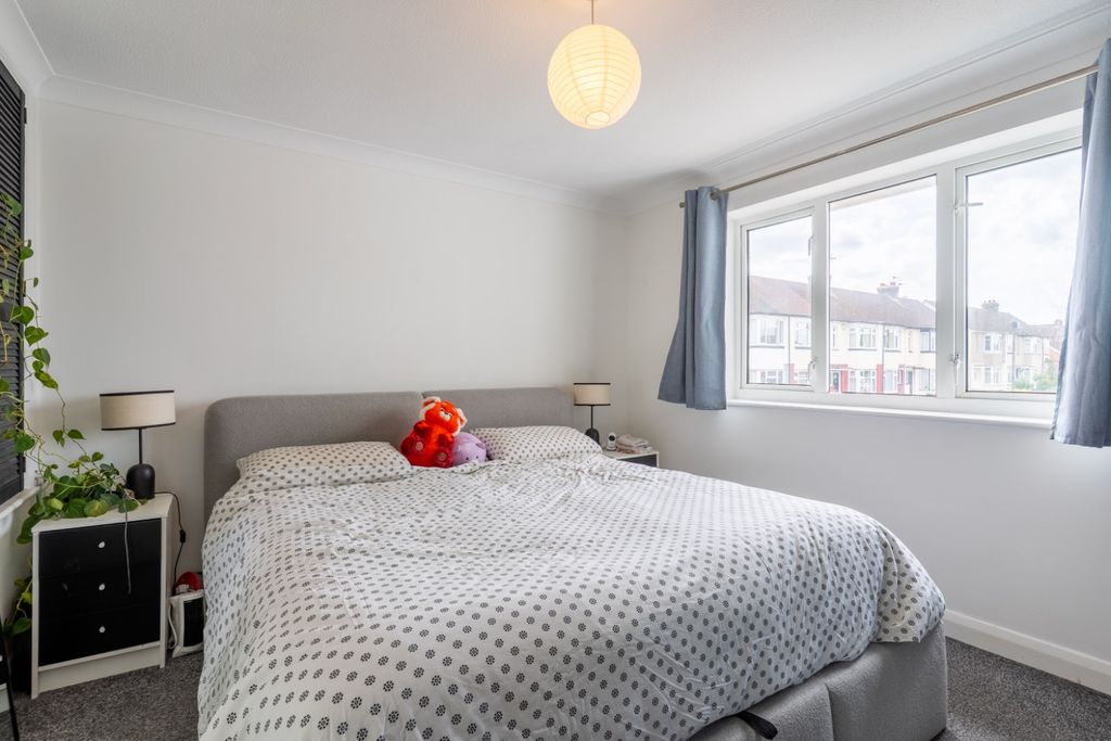 Property photo 3 of 17 4857805