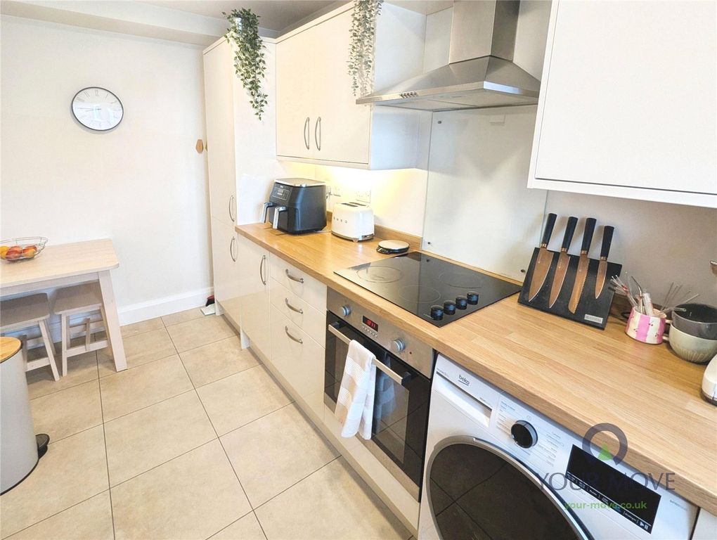Property photo 3 of 13 Kitchen