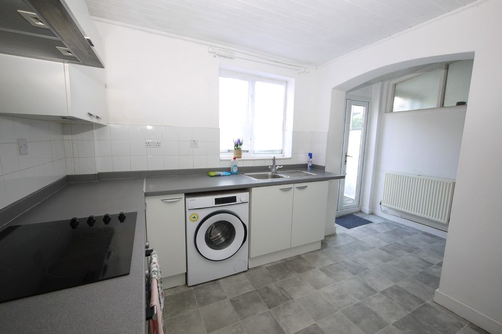 Property photo 2 of 9 4301002