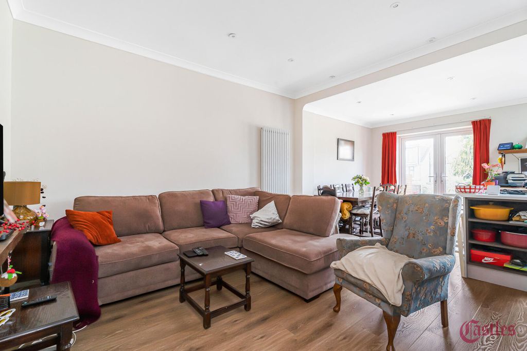 Property photo 2 of 32 Living Room