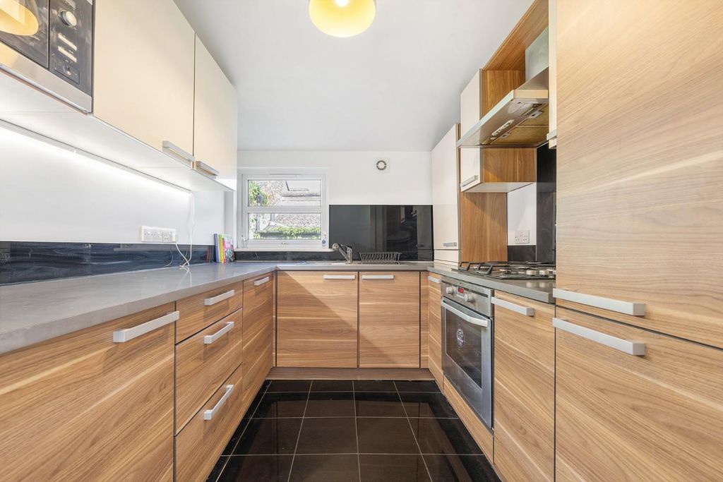 Property photo 3 of 11 Kitchen.Jpg
