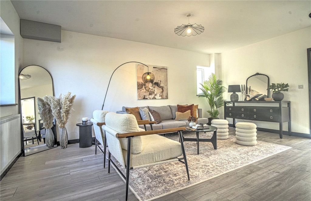 Property photo 3 of 8 Picture No. 19