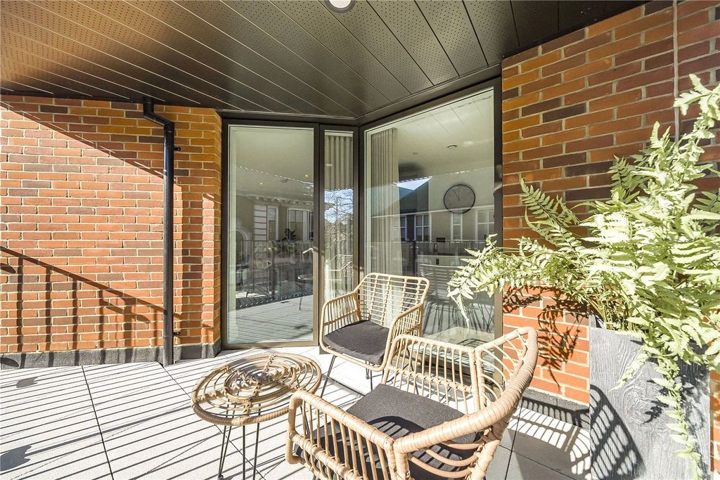 Property photo 2 of 11 Terrace