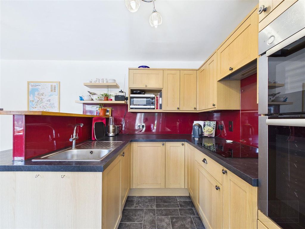 Property photo 2 of 25 Kitchen / Dining