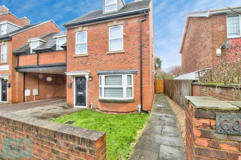 Property photo 1 of 10 E45B8E2A-Front