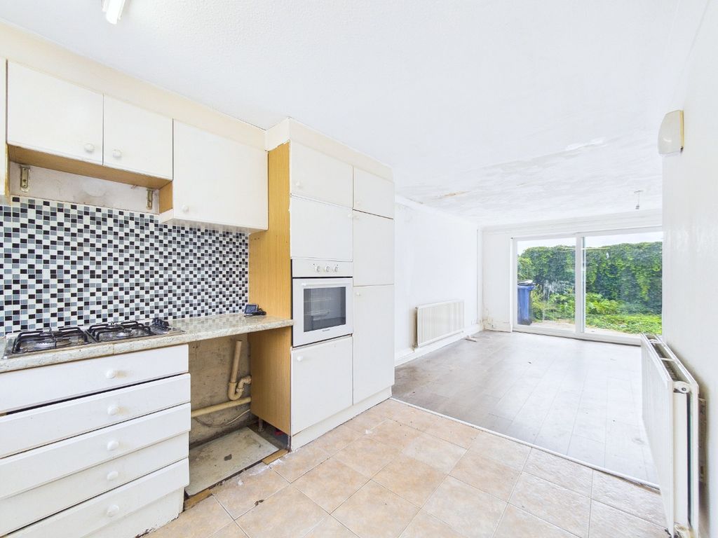 Property photo 2 of 14 5438831