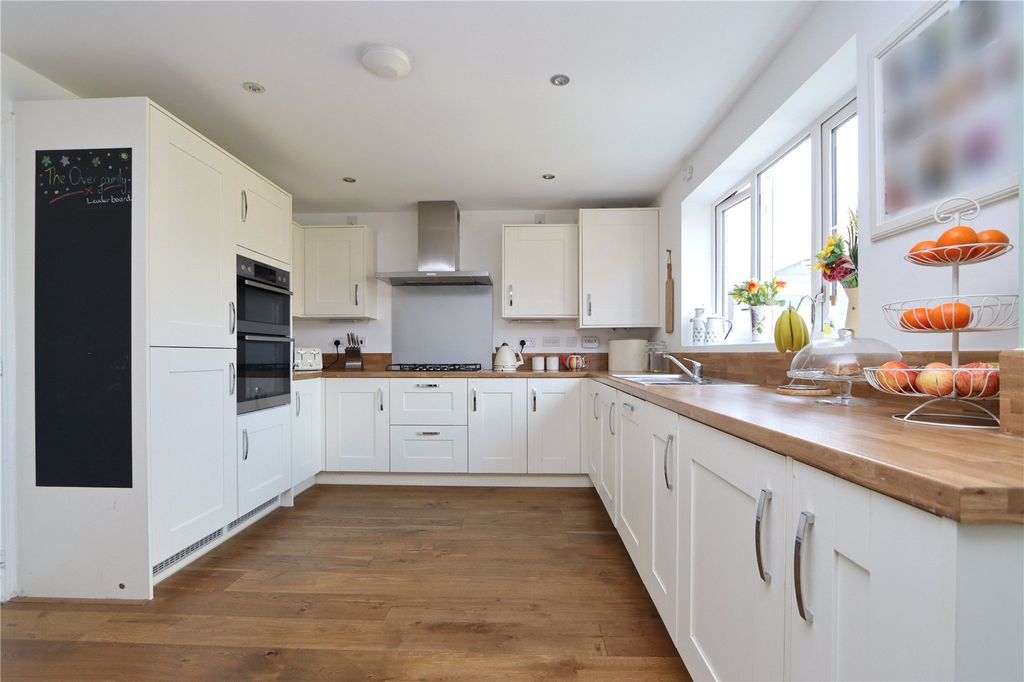 Property photo 2 of 24 Picture No. 27