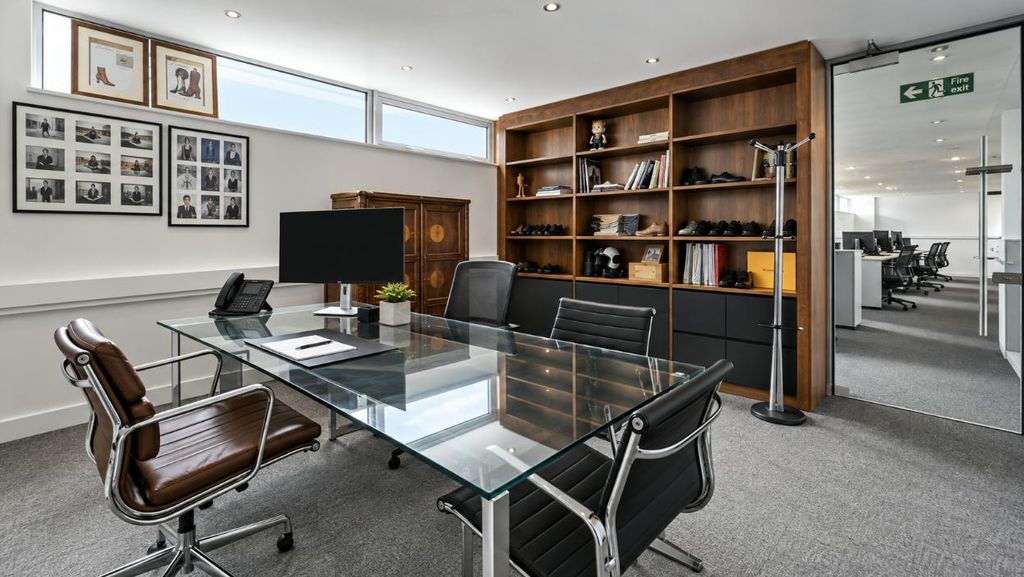 Property photo 3 of 13 Ceo Office.Png