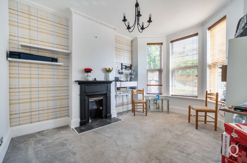 Property photo 2 of 18 1243809c-6813-47B...