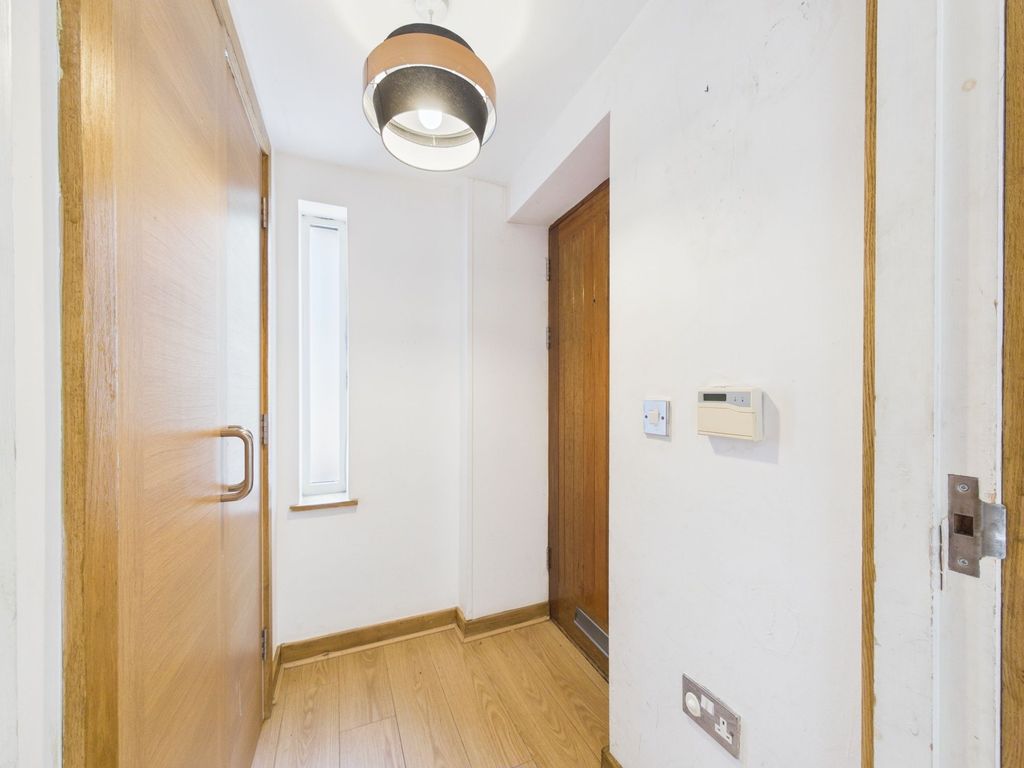 Property photo 3 of 32