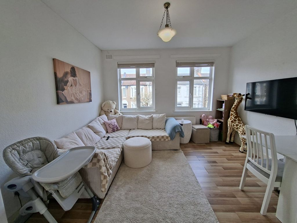 Property photo 1 of 11 Photo 0