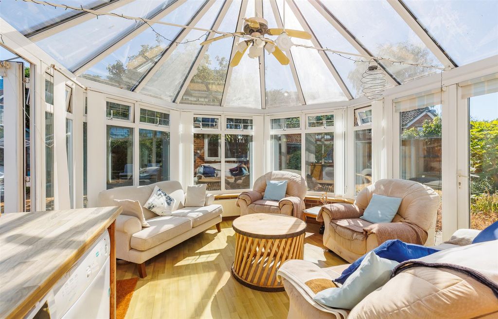 Property photo 2 of 22 Bright Conservatory
