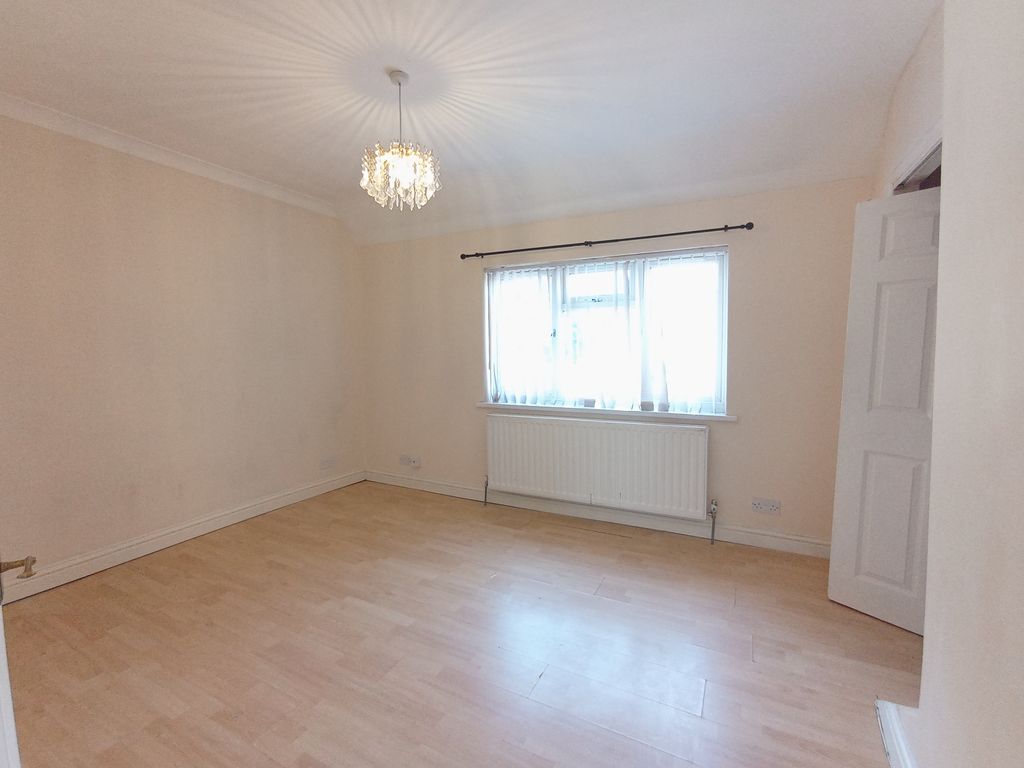 Property photo 1 of 9 Living Room 