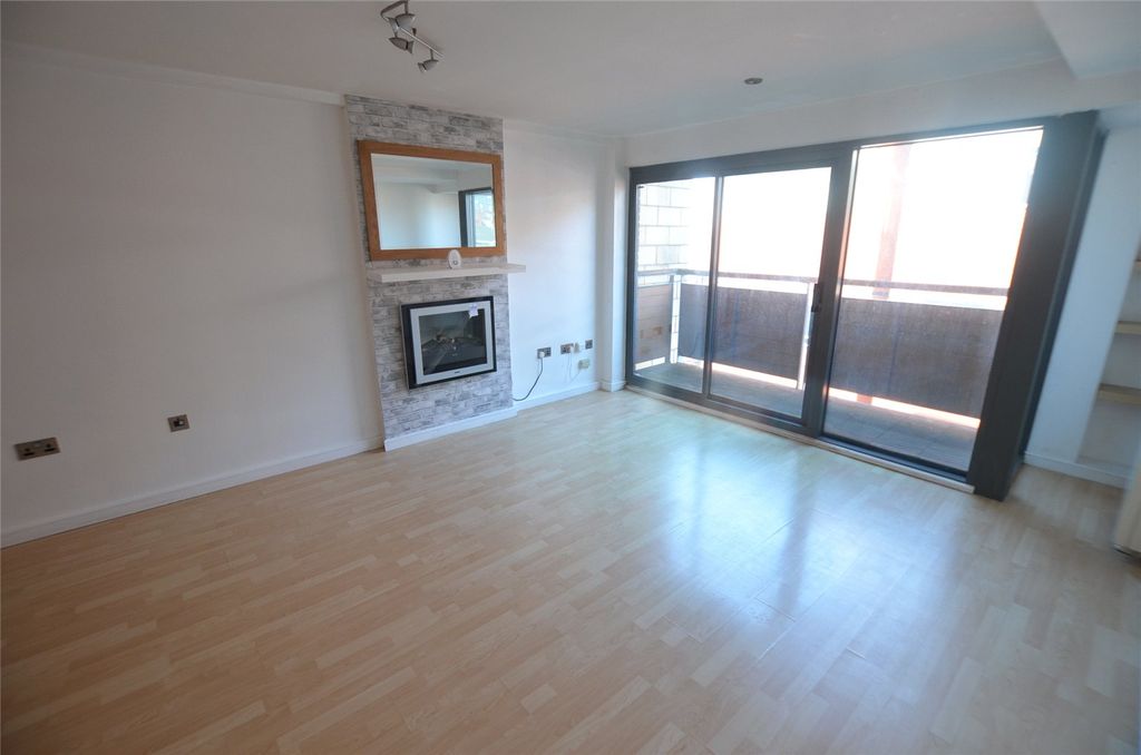Property photo 2 of 7 Picture No. 14