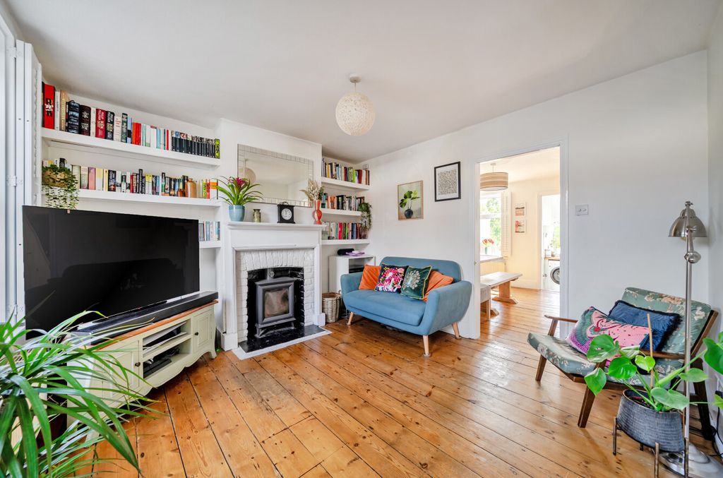 Property photo 2 of 21 Living Room