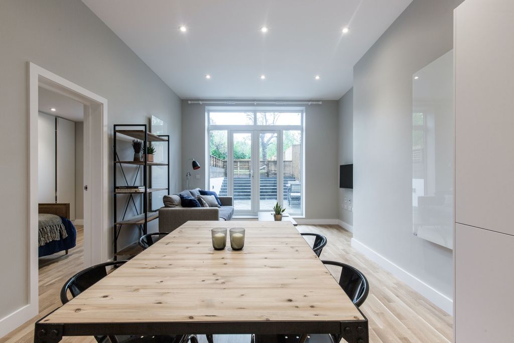 Property photo 2 of 10 Lounge