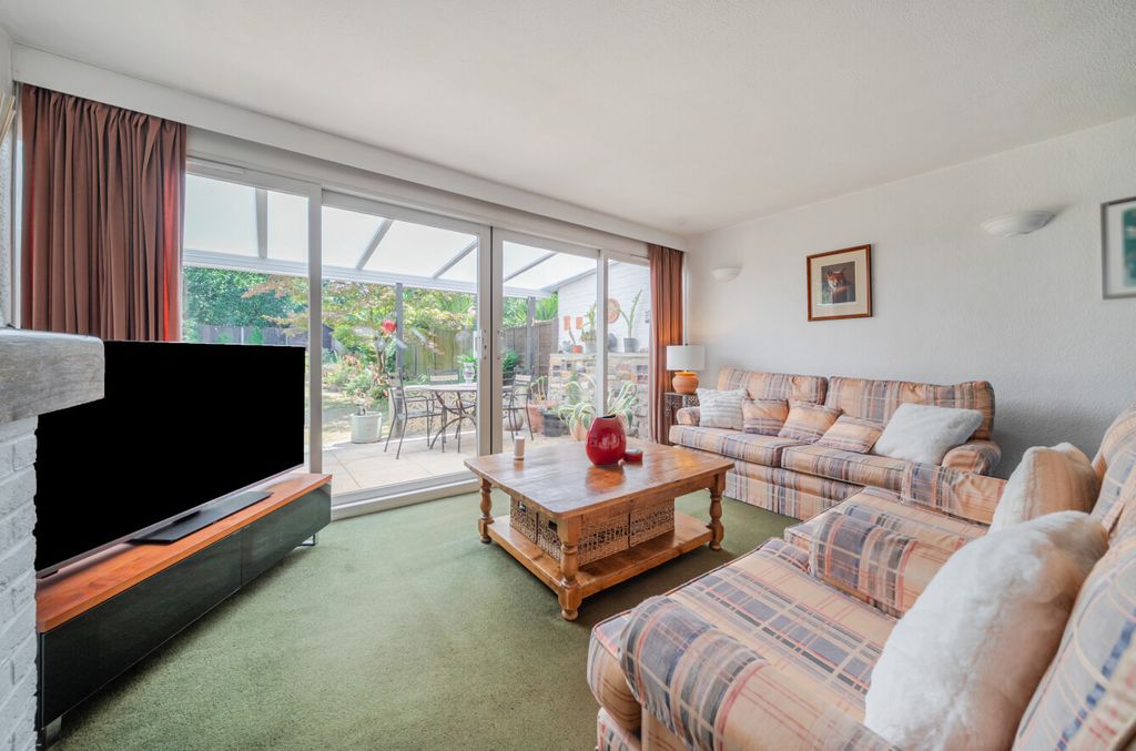 Property photo 2 of 12 1492802-7-6A58Bed...