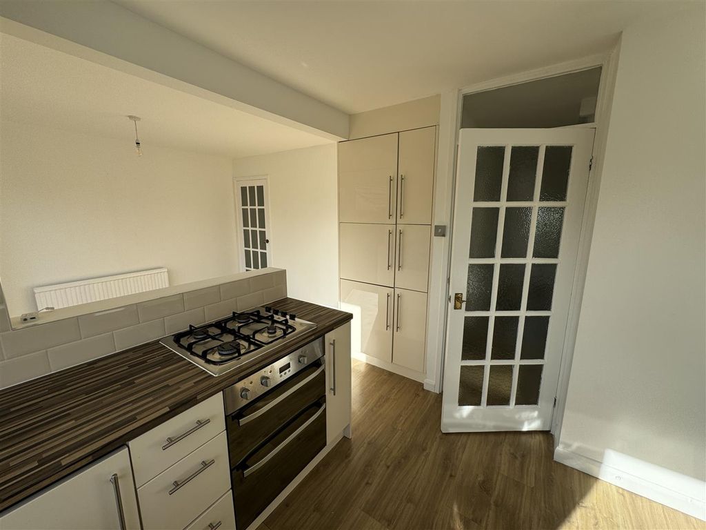Property photo 3 of 24 Kitchen
