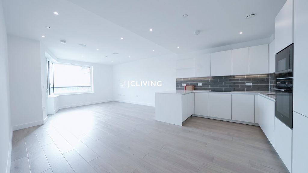 Property photo 1 of 14 London Square, Bermondsey
