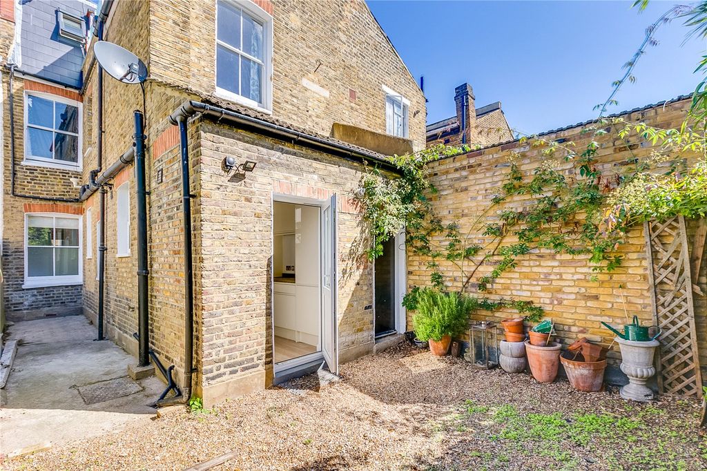 Property photo 1 of 8