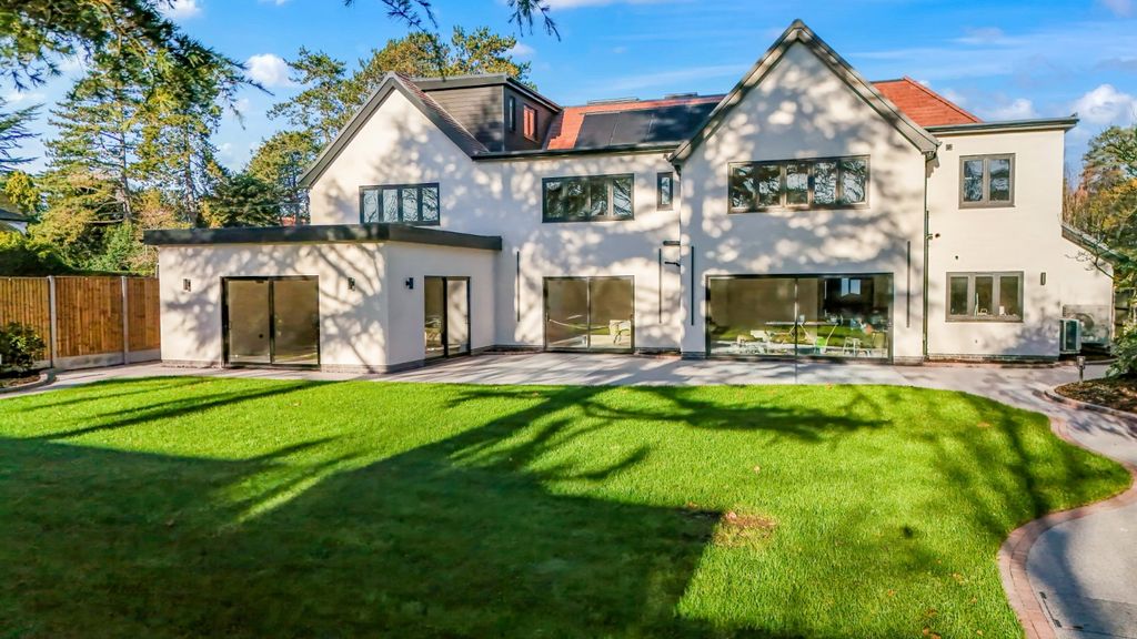 Property photo 1 of 37 Picture No. 28