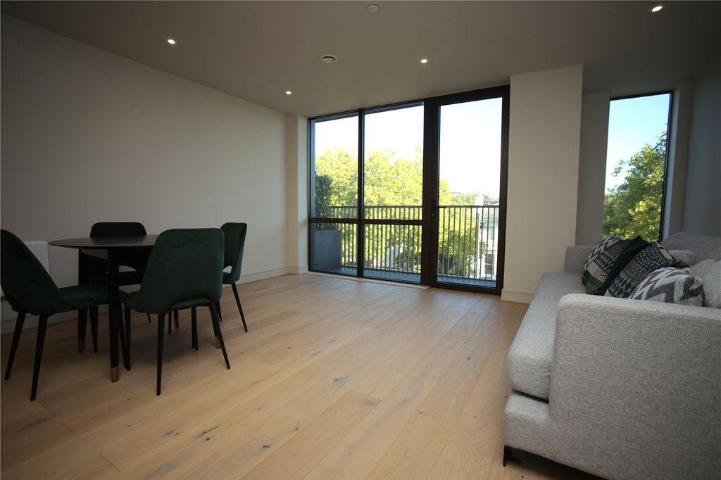 Property photo 2 of 12 Picture No. 11