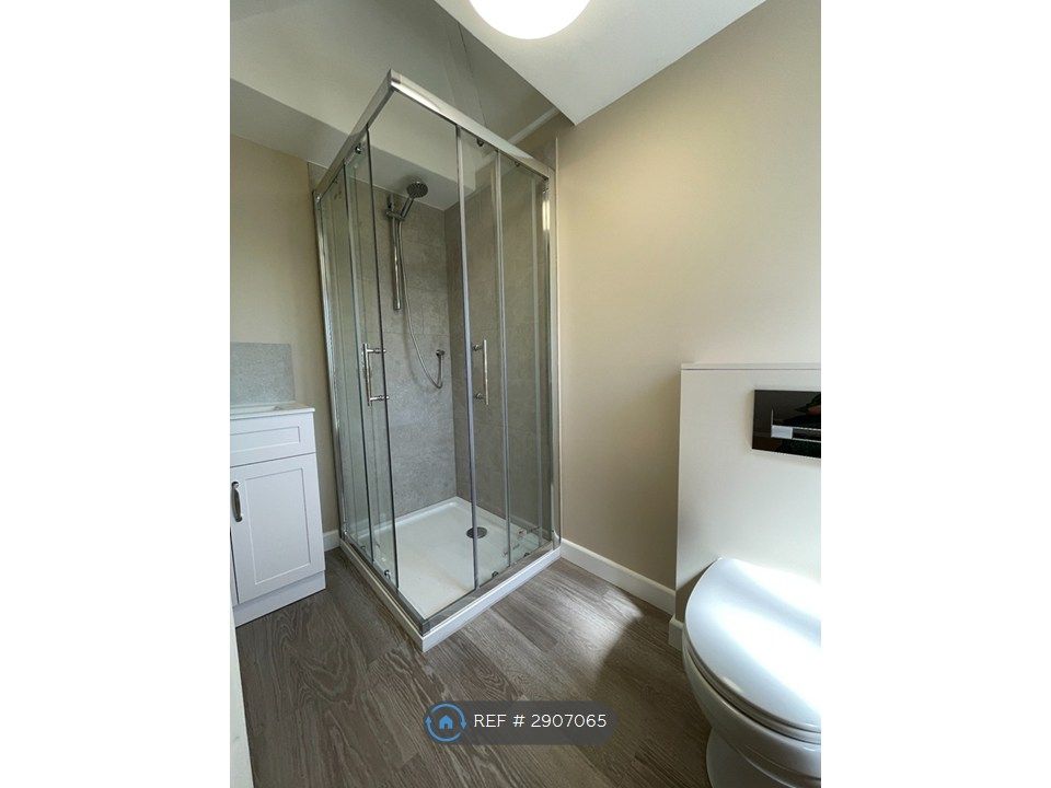 Property photo 3 of 9 Bathroom