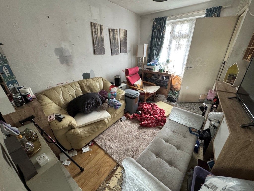 Property photo 2 of 6 Living Room