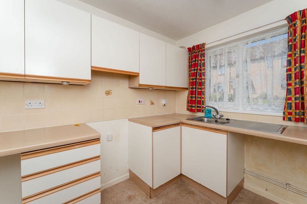Property photo 2 of 26