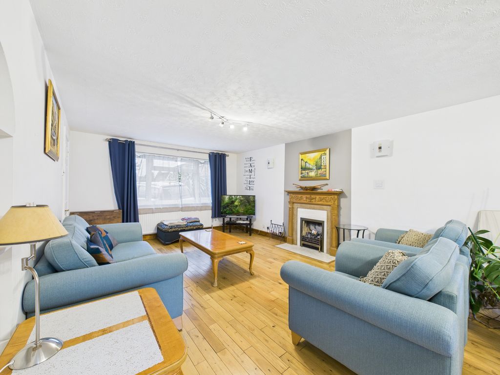 Property photo 2 of 21 Cam04018G0-Pr0400-Still024