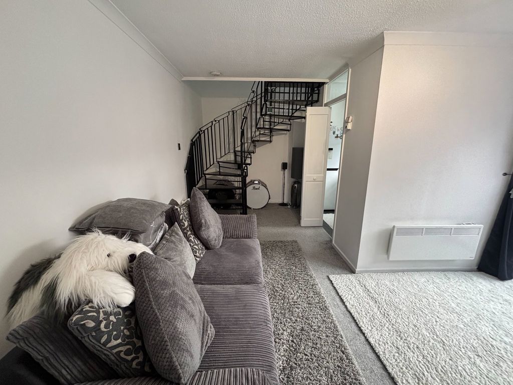 Property photo 3 of 12