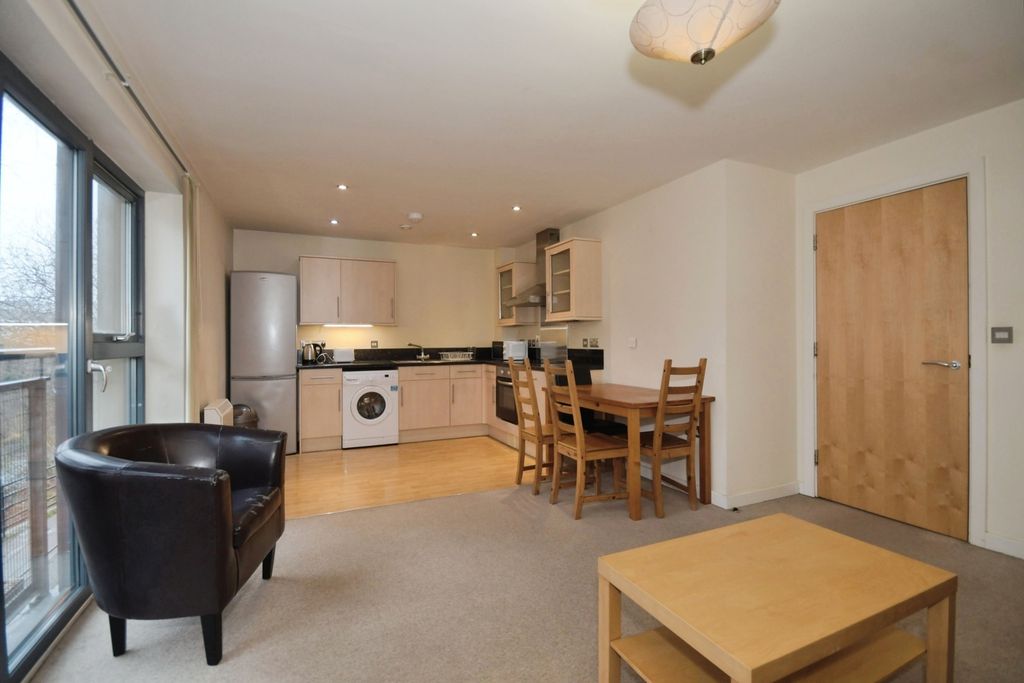 Property photo 2 of 16 Lounge