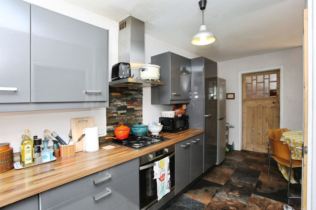 Property photo 3 of 16