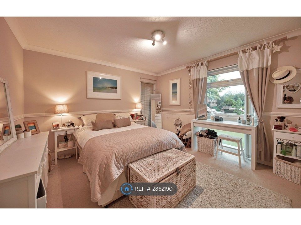 Property photo 1 of 9 Master Bedroom