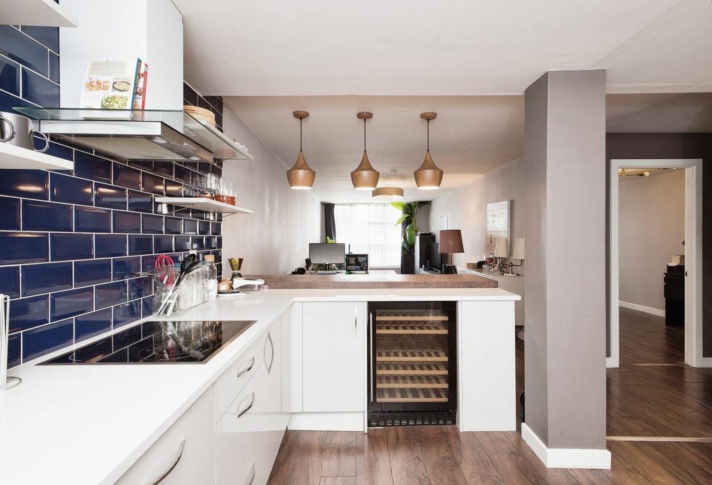 Property photo 3 of 13