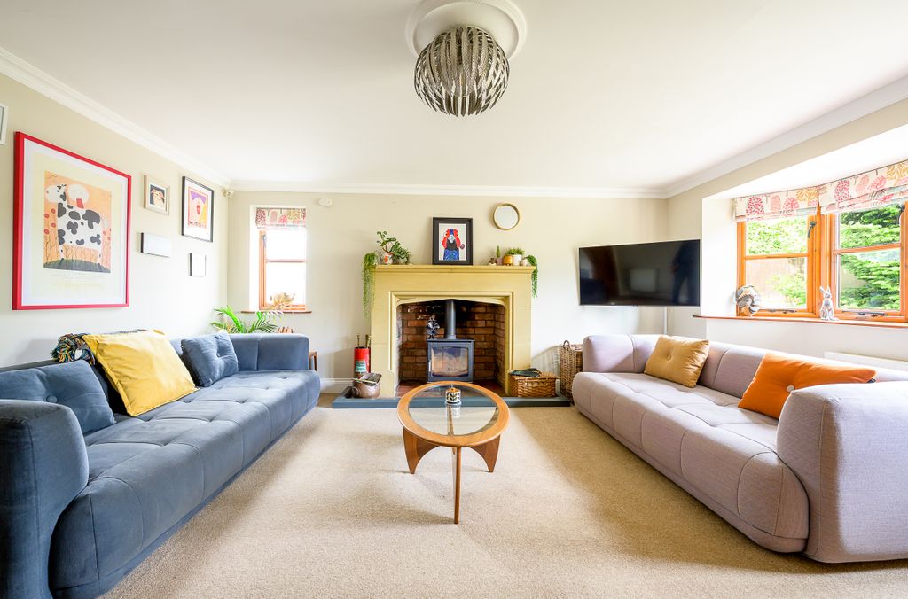 Property photo 2 of 17 Yew Tree Close-27
