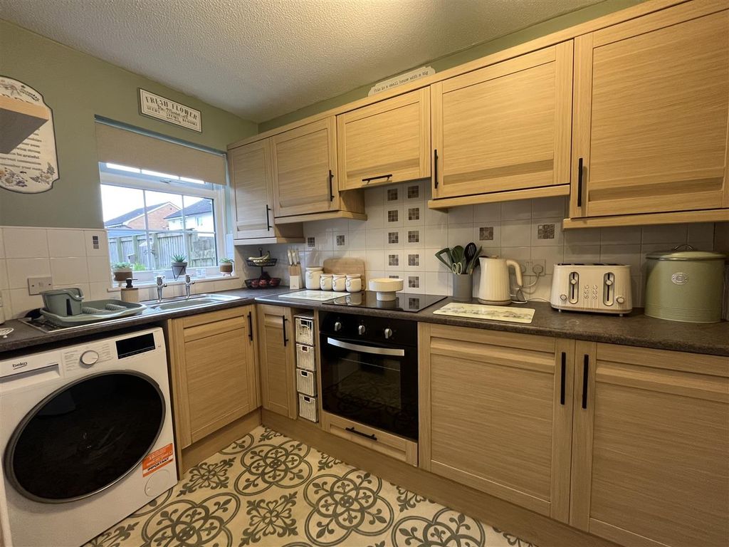 Property photo 2 of 17 Kitchen