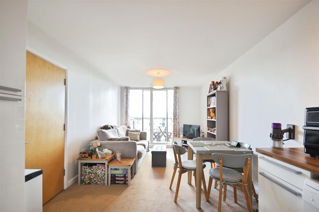 Property photo 3 of 11