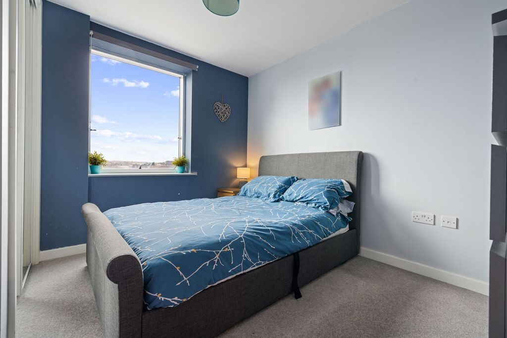 Property photo 3 of 10 Master Bedroom