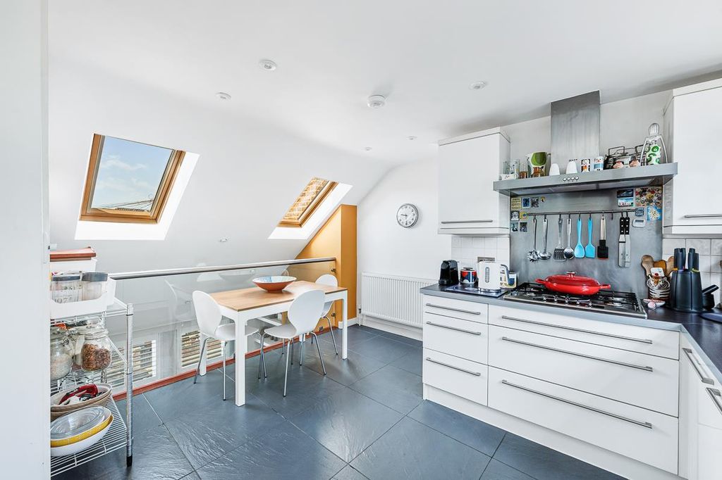 Property photo 3 of 11 61A Bollo Lane-5.Jpg