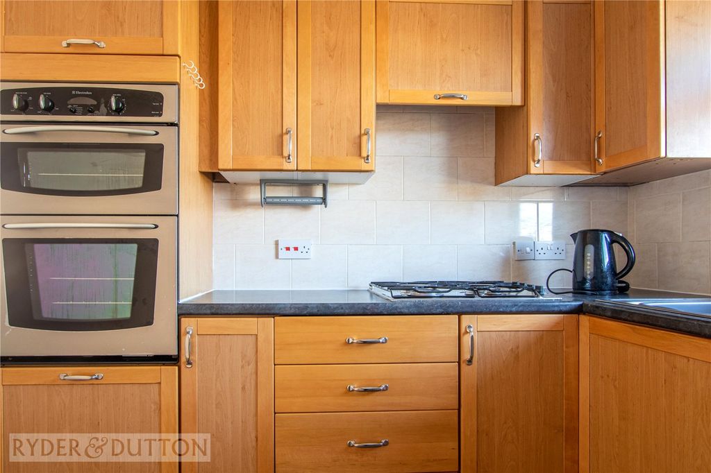 Property photo 3 of 14 Kitchen