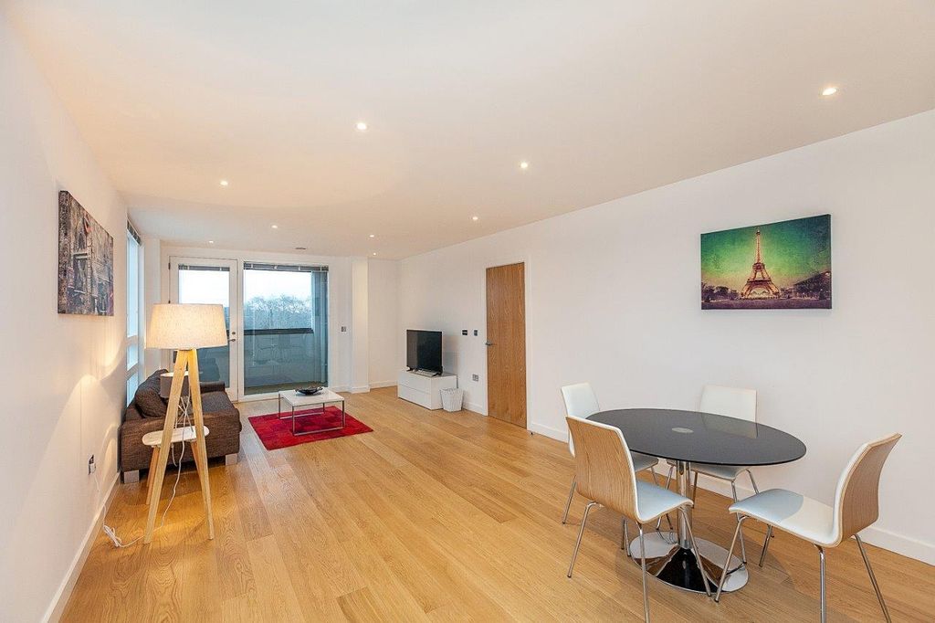 Property photo 3 of 11