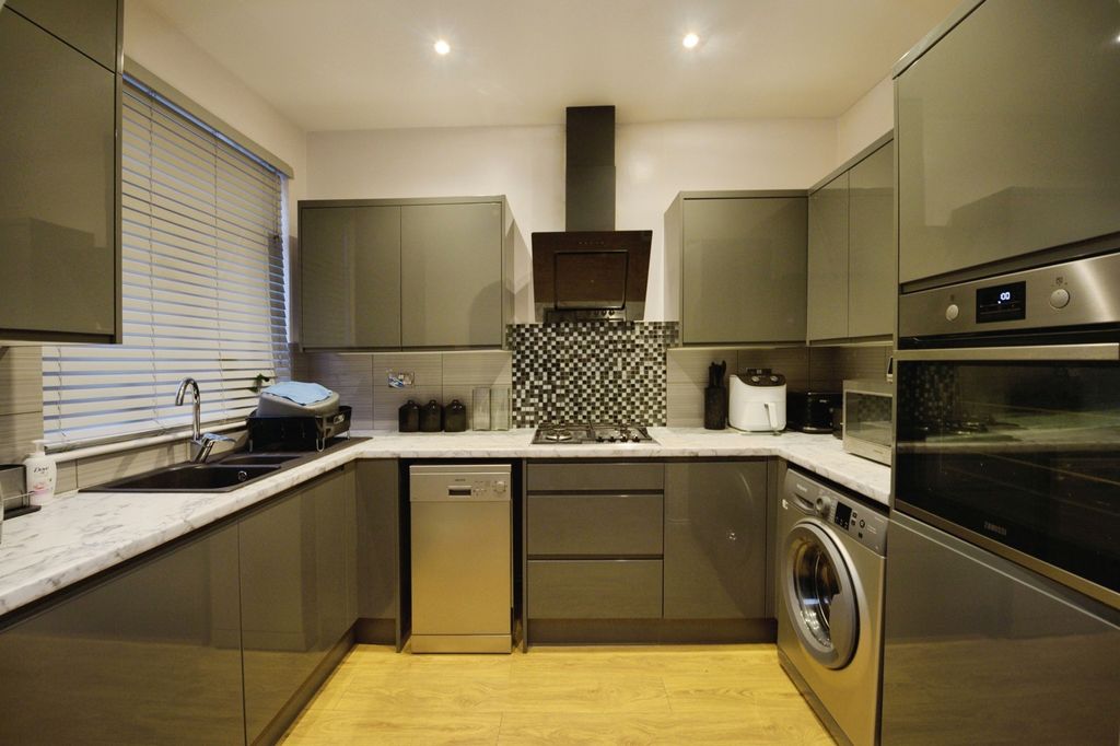 Property photo 3 of 14 Pbox-Img.Jpg