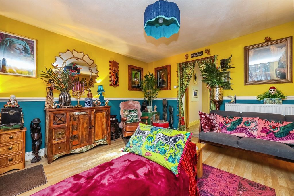 Property photo 3 of 17
