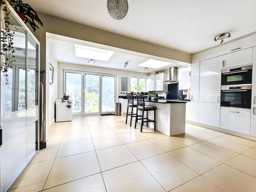 Property photo 2 of 16 Kitchen
