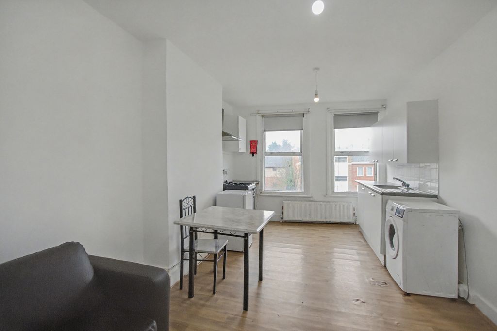 Property photo 3 of 13 Flat 2, 116A Craven Park Road, London Nw10 8Qd