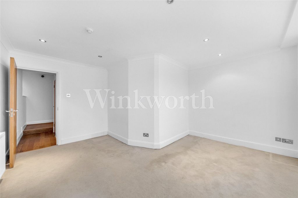 Property photo 3 of 12 Picture No. 24