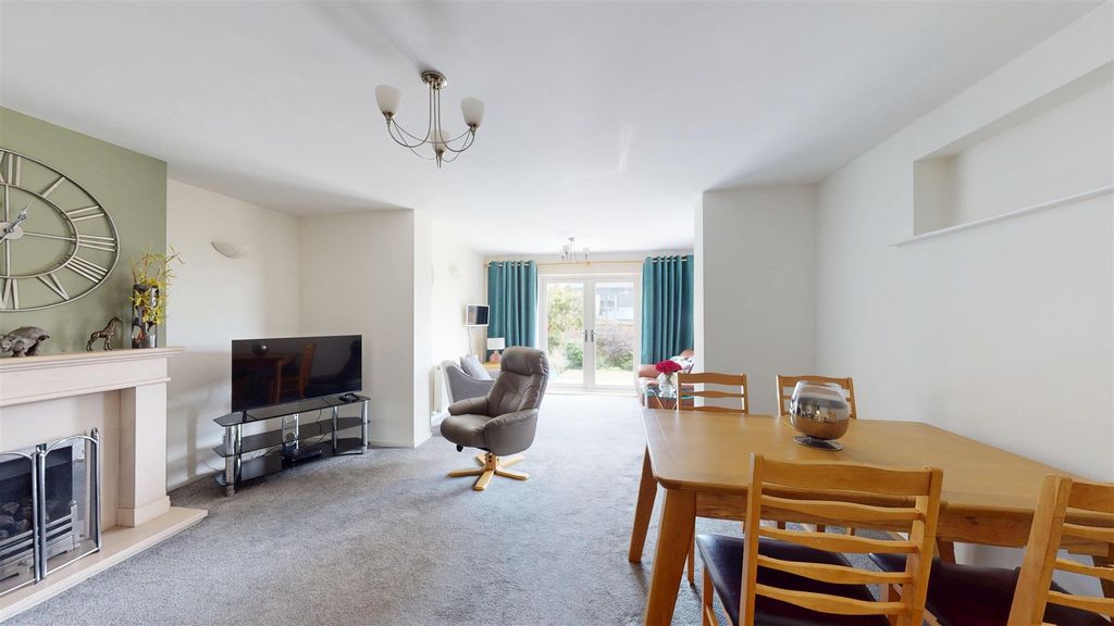 Property photo 2 of 17 Dining Lounge