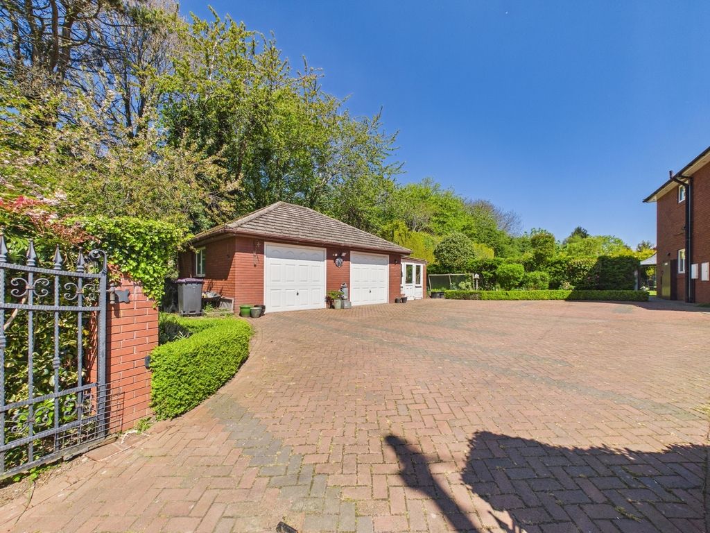 Property photo 3 of 40 Detached Double Garage
